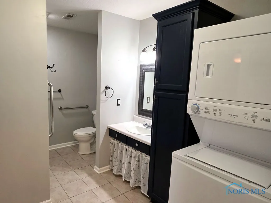 253 Briarheath Drive, Defiance, Ohio 43512, 2 Bedrooms Bedrooms, 4 Rooms Rooms,1 BathroomBathrooms,Residential,For Sale,Briarheath,6133489