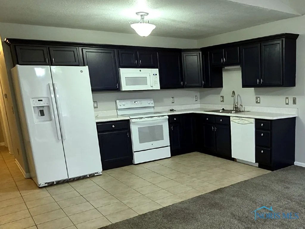253 Briarheath Drive, Defiance, Ohio 43512, 2 Bedrooms Bedrooms, 4 Rooms Rooms,1 BathroomBathrooms,Residential,For Sale,Briarheath,6133489