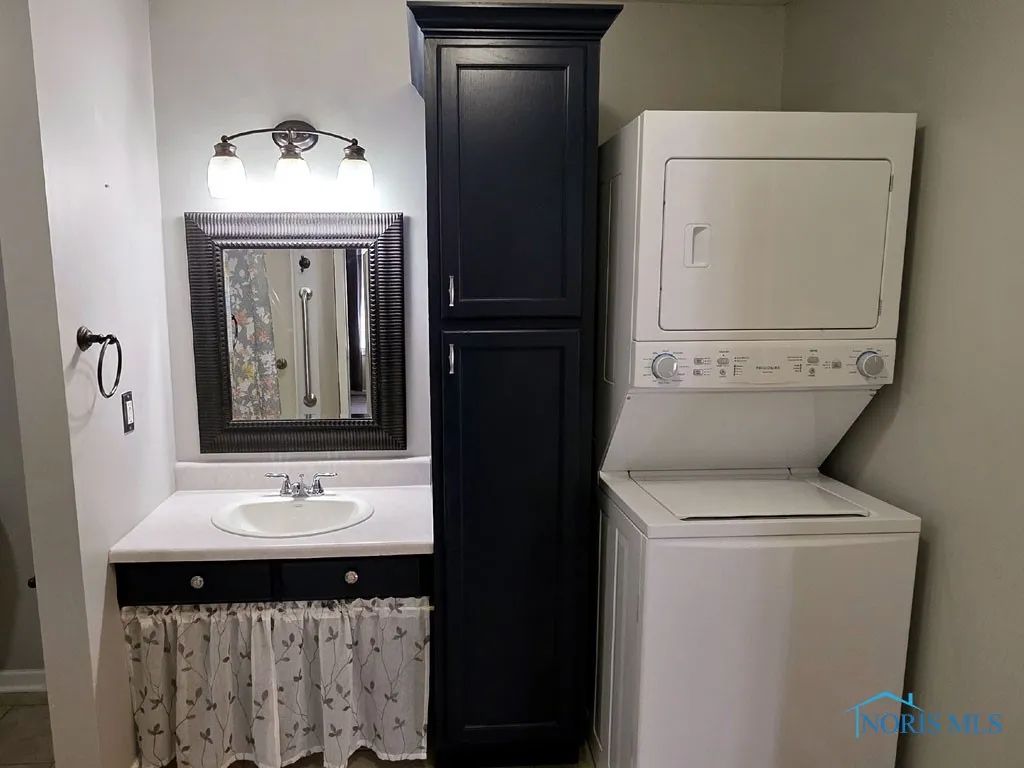 253 Briarheath Drive, Defiance, Ohio 43512, 2 Bedrooms Bedrooms, 4 Rooms Rooms,1 BathroomBathrooms,Residential,For Sale,Briarheath,6133489