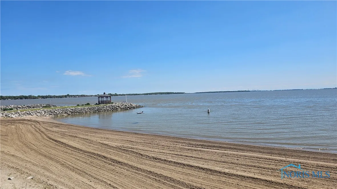 2703 S Harbor Bay Drive 1322, Lakeside Marblehead, Ohio 43440, 3 Bedrooms Bedrooms, ,2 BathroomsBathrooms,Residential,For Sale,Harbor Bay,6133602