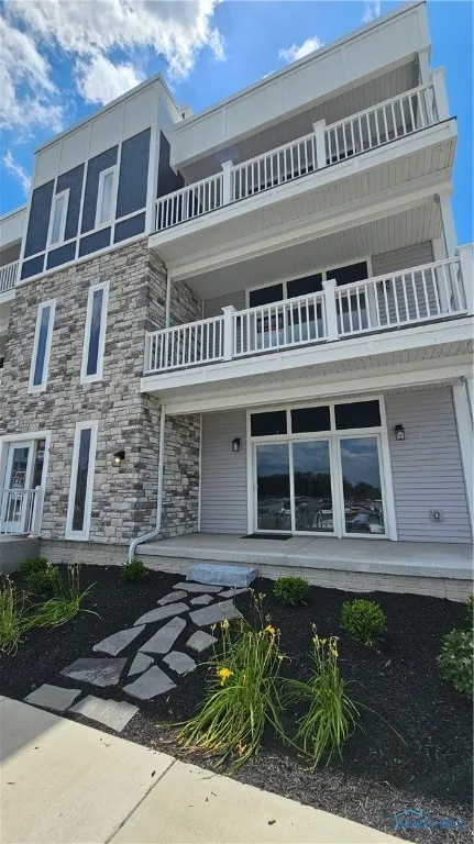 2703 S Harbor Bay Drive 1322, Lakeside Marblehead, Ohio 43440, 3 Bedrooms Bedrooms, ,2 BathroomsBathrooms,Residential,For Sale,Harbor Bay,6133602