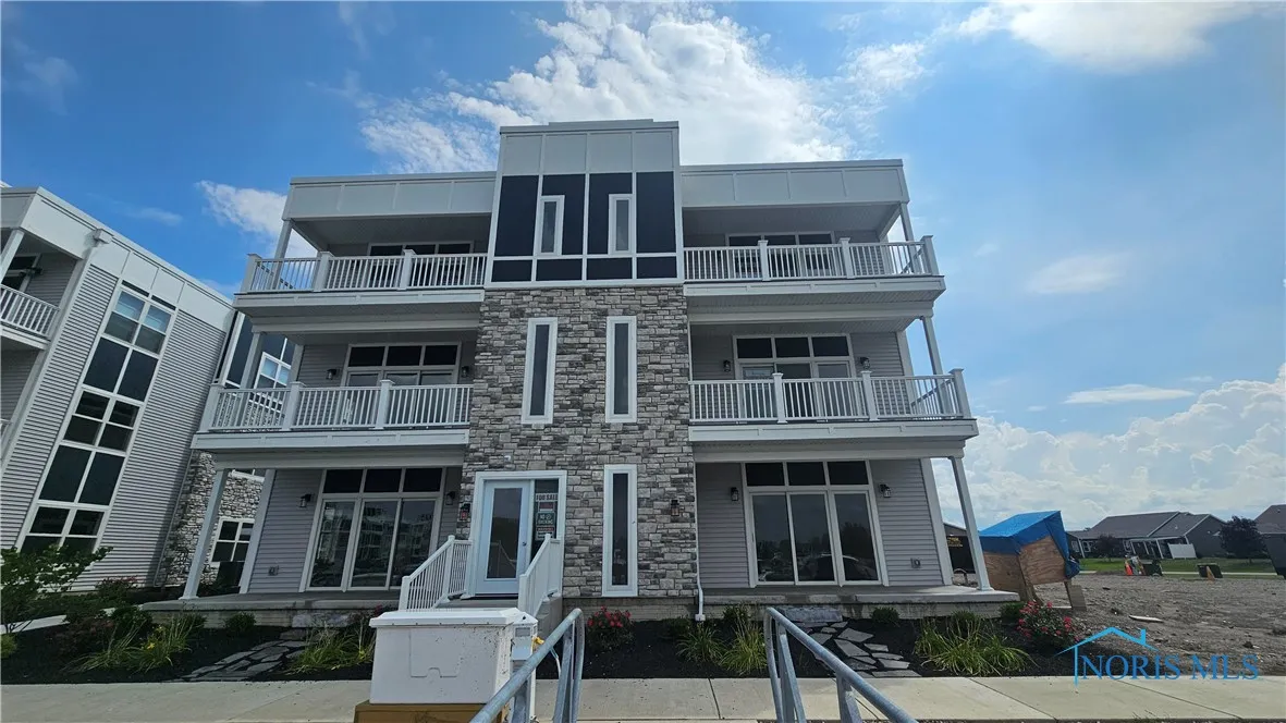 2703 S Harbor Bay Drive 1322, Lakeside Marblehead, Ohio 43440, 3 Bedrooms Bedrooms, ,2 BathroomsBathrooms,Residential,For Sale,Harbor Bay,6133602