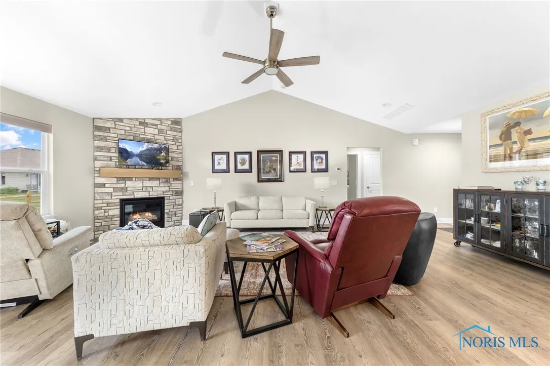109 Ashberry Way, Swanton, Ohio 43558, 3 Bedrooms Bedrooms, 6 Rooms Rooms,2 BathroomsBathrooms,Residential,For Sale,Ashberry,6133604