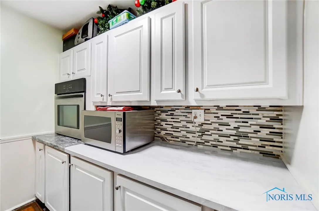4811 Larkhaven Drive, Toledo, Ohio 43623, 4 Bedrooms Bedrooms, 11 Rooms Rooms,2 BathroomsBathrooms,Residential,For Sale,Larkhaven,6133612