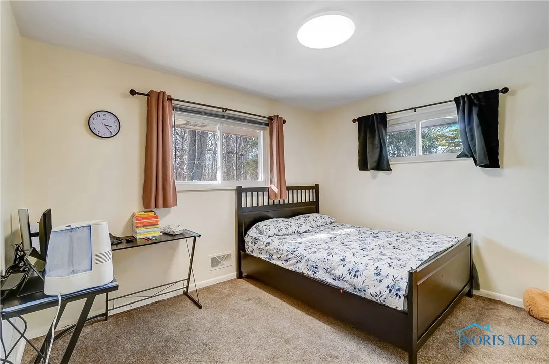 4811 Larkhaven Drive, Toledo, Ohio 43623, 4 Bedrooms Bedrooms, 11 Rooms Rooms,2 BathroomsBathrooms,Residential,For Sale,Larkhaven,6133612