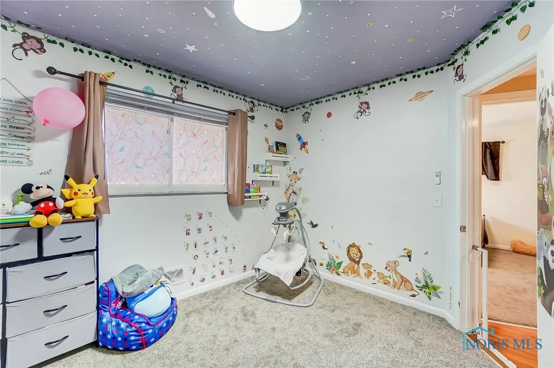 4811 Larkhaven Drive, Toledo, Ohio 43623, 4 Bedrooms Bedrooms, 11 Rooms Rooms,2 BathroomsBathrooms,Residential,For Sale,Larkhaven,6133612