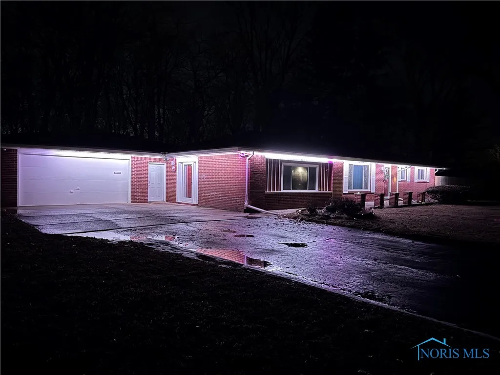 4811 Larkhaven Drive, Toledo, Ohio 43623, 4 Bedrooms Bedrooms, 11 Rooms Rooms,2 BathroomsBathrooms,Residential,For Sale,Larkhaven,6133612