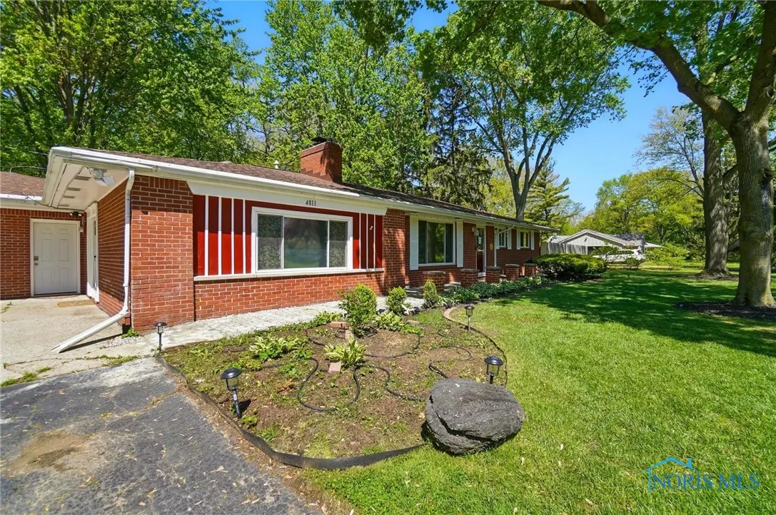 4811 Larkhaven Drive, Toledo, Ohio 43623, 4 Bedrooms Bedrooms, 11 Rooms Rooms,2 BathroomsBathrooms,Residential,For Sale,Larkhaven,6133612