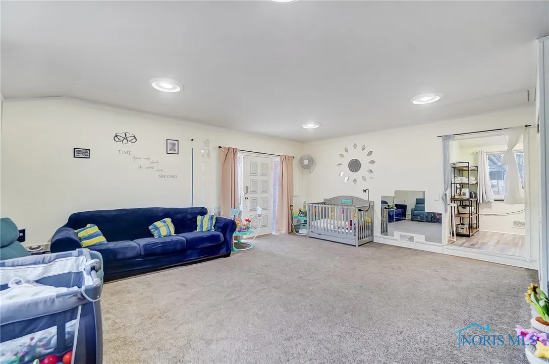 4811 Larkhaven Drive, Toledo, Ohio 43623, 4 Bedrooms Bedrooms, 11 Rooms Rooms,2 BathroomsBathrooms,Residential,For Sale,Larkhaven,6133612