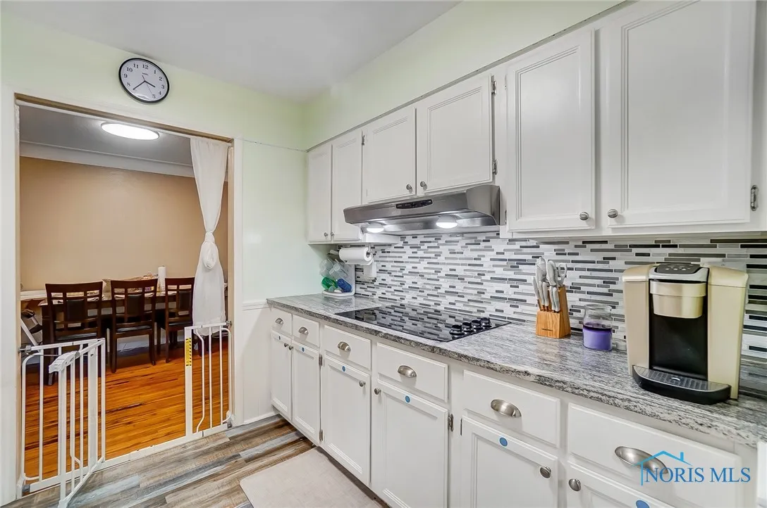 4811 Larkhaven Drive, Toledo, Ohio 43623, 4 Bedrooms Bedrooms, 11 Rooms Rooms,2 BathroomsBathrooms,Residential,For Sale,Larkhaven,6133612