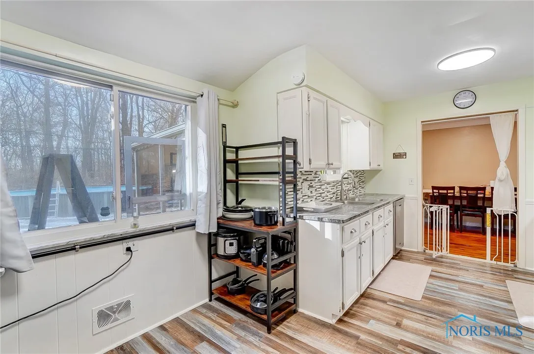 4811 Larkhaven Drive, Toledo, Ohio 43623, 4 Bedrooms Bedrooms, 11 Rooms Rooms,2 BathroomsBathrooms,Residential,For Sale,Larkhaven,6133612