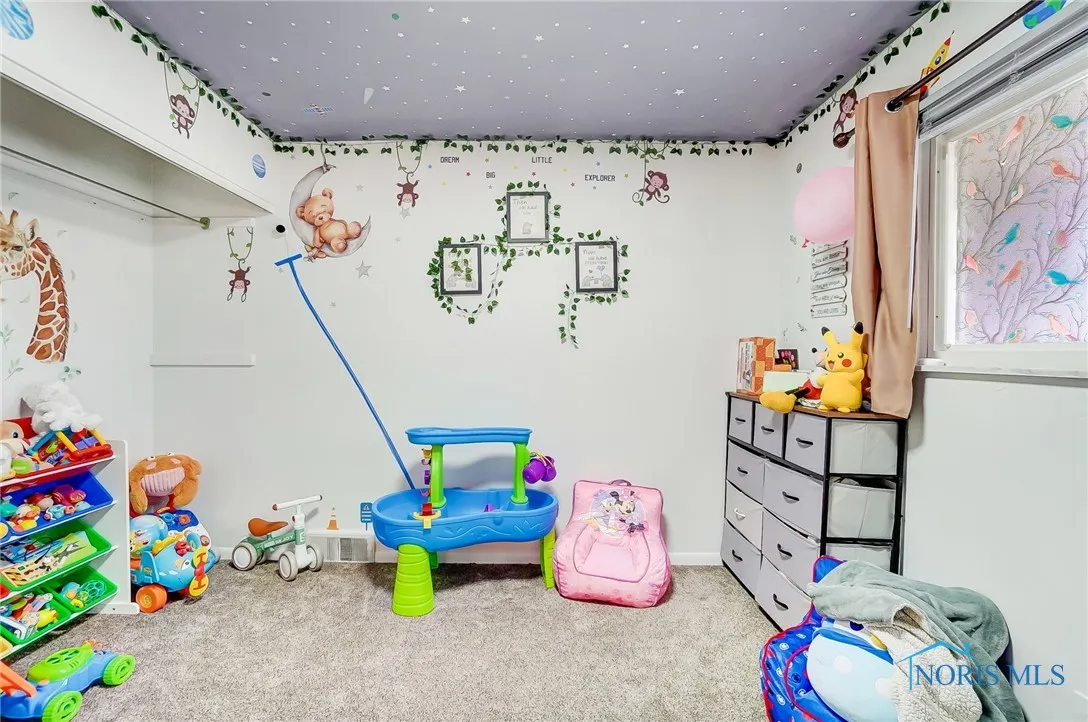 4811 Larkhaven Drive, Toledo, Ohio 43623, 4 Bedrooms Bedrooms, 11 Rooms Rooms,2 BathroomsBathrooms,Residential,For Sale,Larkhaven,6133612