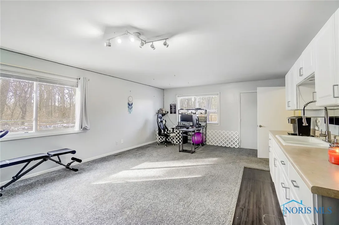 4811 Larkhaven Drive, Toledo, Ohio 43623, 4 Bedrooms Bedrooms, 11 Rooms Rooms,2 BathroomsBathrooms,Residential,For Sale,Larkhaven,6133612