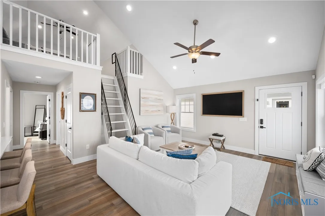 545 W Lakeshore Drive, Port Clinton, Ohio 43452, 3 Bedrooms Bedrooms, 8 Rooms Rooms,2 BathroomsBathrooms,Residential,For Sale,Lakeshore,6133618