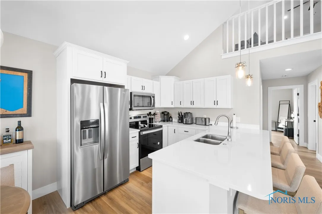 545 W Lakeshore Drive, Port Clinton, Ohio 43452, 3 Bedrooms Bedrooms, 8 Rooms Rooms,2 BathroomsBathrooms,Residential,For Sale,Lakeshore,6133618