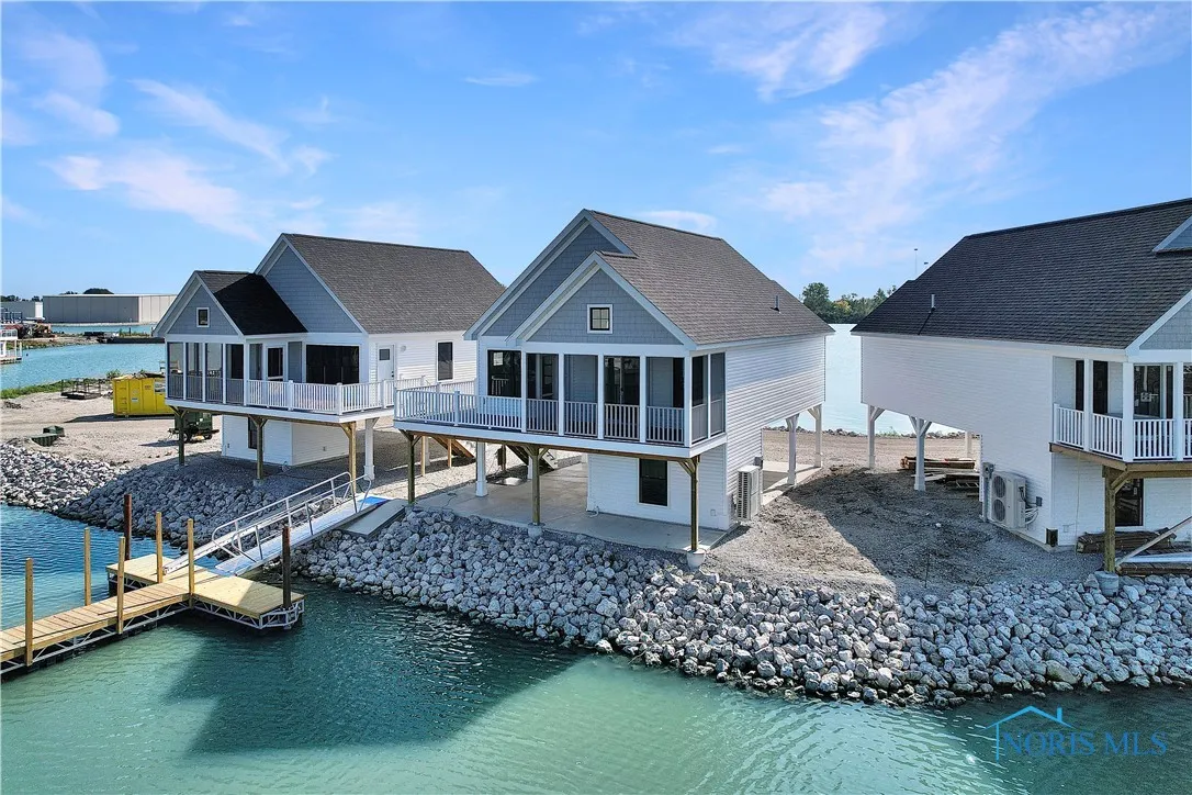 545 W Lakeshore Drive, Port Clinton, Ohio 43452, 3 Bedrooms Bedrooms, 8 Rooms Rooms,2 BathroomsBathrooms,Residential,For Sale,Lakeshore,6133618
