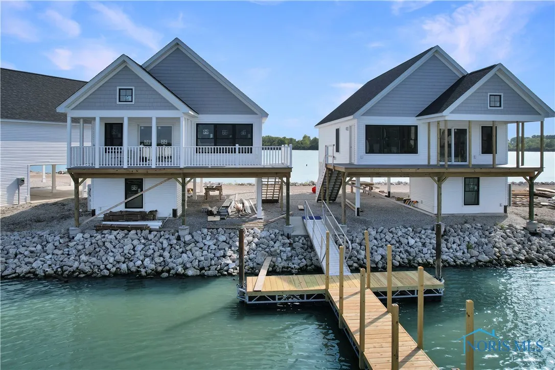 545 W Lakeshore Drive, Port Clinton, Ohio 43452, 3 Bedrooms Bedrooms, 8 Rooms Rooms,2 BathroomsBathrooms,Residential,For Sale,Lakeshore,6133618