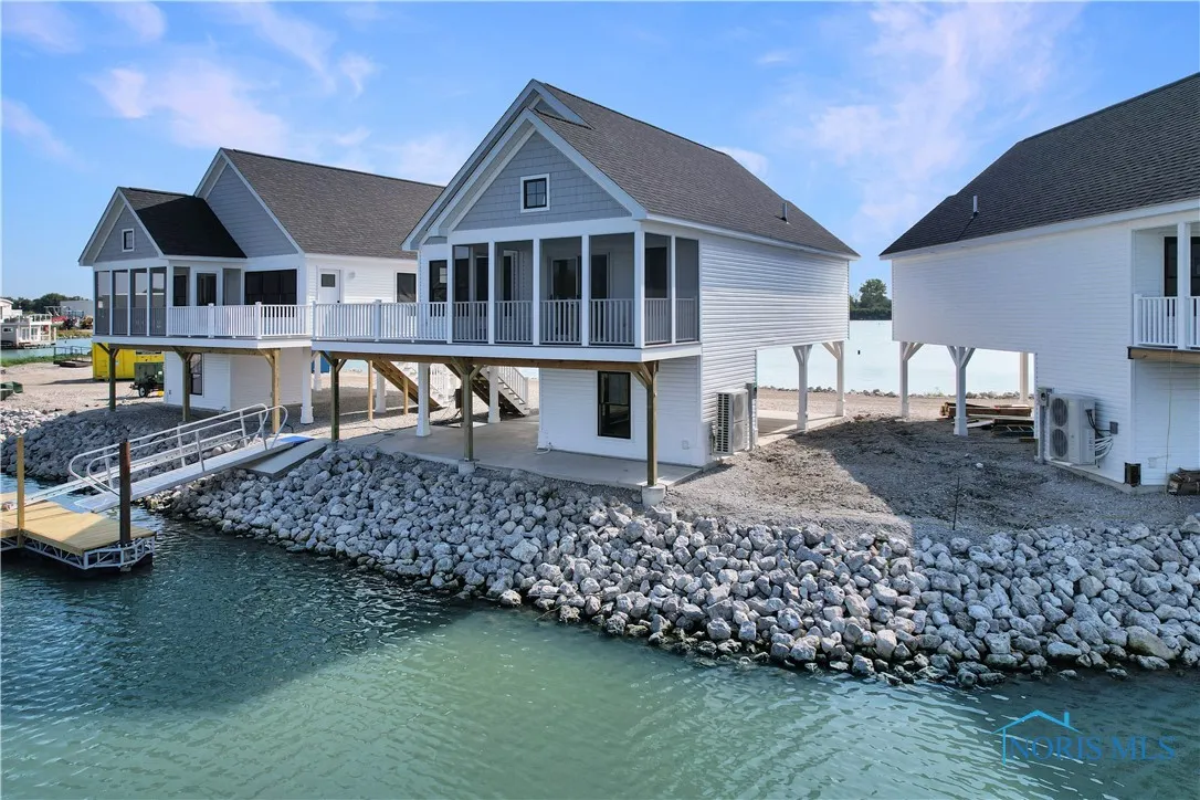 545 W Lakeshore Drive 9, Port Clinton, Ohio 43452, 3 Bedrooms Bedrooms, 8 Rooms Rooms,2 BathroomsBathrooms,Residential,For Sale,Lakeshore,6133626