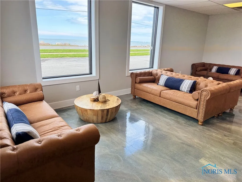 545 W Lakeshore Drive 9, Port Clinton, Ohio 43452, 3 Bedrooms Bedrooms, 8 Rooms Rooms,2 BathroomsBathrooms,Residential,For Sale,Lakeshore,6133626
