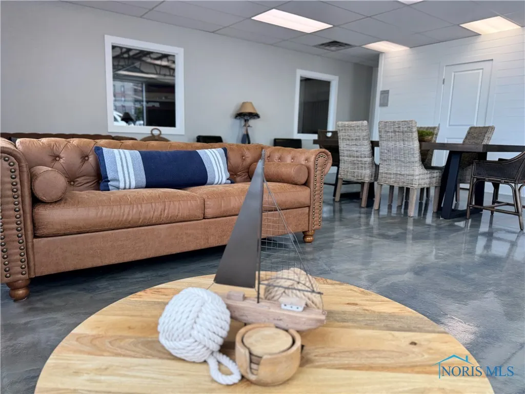545 W Lakeshore Drive 9, Port Clinton, Ohio 43452, 3 Bedrooms Bedrooms, 8 Rooms Rooms,2 BathroomsBathrooms,Residential,For Sale,Lakeshore,6133626