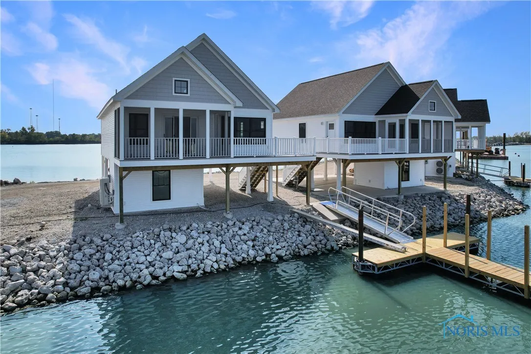 545 W Lakeshore Drive 9, Port Clinton, Ohio 43452, 3 Bedrooms Bedrooms, 8 Rooms Rooms,2 BathroomsBathrooms,Residential,For Sale,Lakeshore,6133626