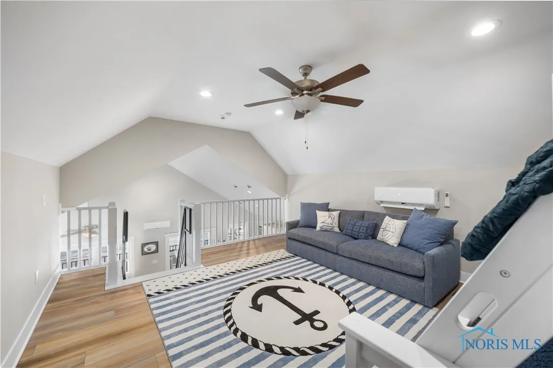 545 W Lakeshore Drive 9, Port Clinton, Ohio 43452, 3 Bedrooms Bedrooms, 8 Rooms Rooms,2 BathroomsBathrooms,Residential,For Sale,Lakeshore,6133626