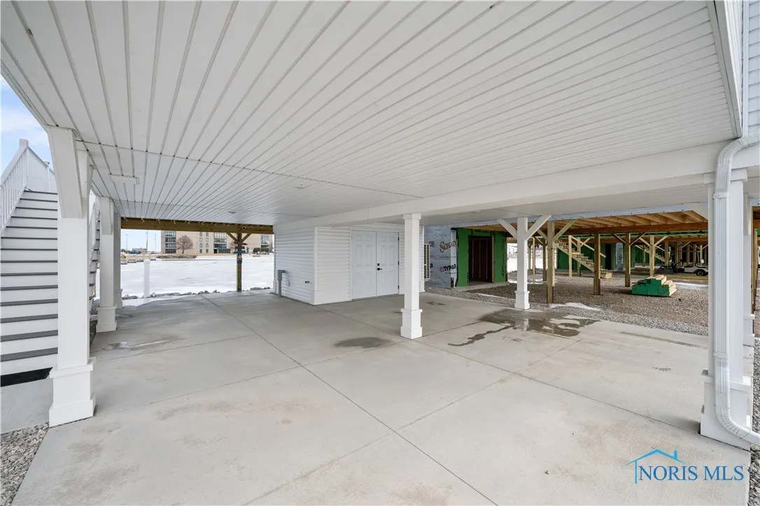 545 W Lakeshore Drive 9, Port Clinton, Ohio 43452, 3 Bedrooms Bedrooms, 8 Rooms Rooms,2 BathroomsBathrooms,Residential,For Sale,Lakeshore,6133626