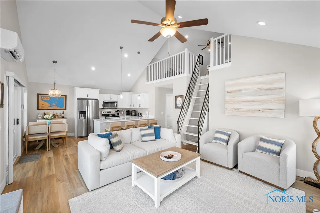 545 W Lakeshore Drive 9, Port Clinton, Ohio 43452, 3 Bedrooms Bedrooms, 8 Rooms Rooms,2 BathroomsBathrooms,Residential,For Sale,Lakeshore,6133626