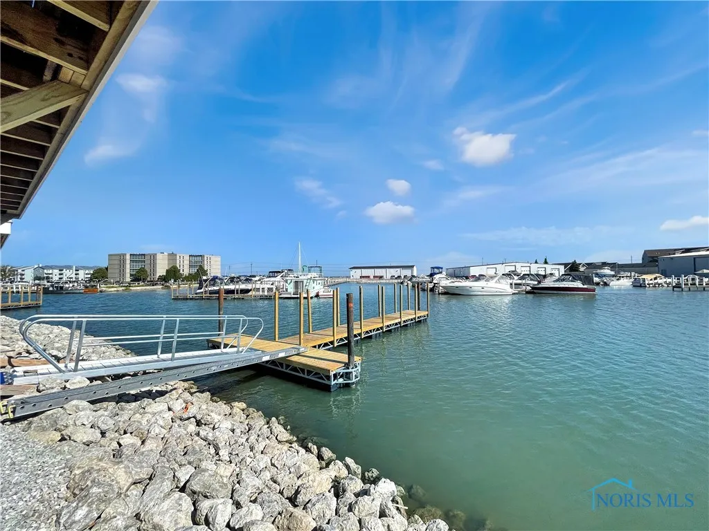 545 W Lakeshore Drive 9, Port Clinton, Ohio 43452, 3 Bedrooms Bedrooms, 8 Rooms Rooms,2 BathroomsBathrooms,Residential,For Sale,Lakeshore,6133626