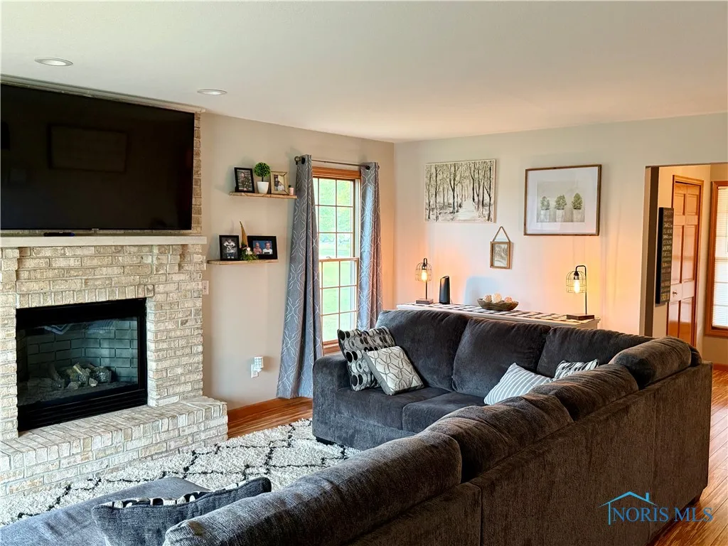 810 Greenview Avenue, Delta, Ohio 43515, 3 Bedrooms Bedrooms, 8 Rooms Rooms,3 BathroomsBathrooms,Residential,For Sale,Greenview,6133625
