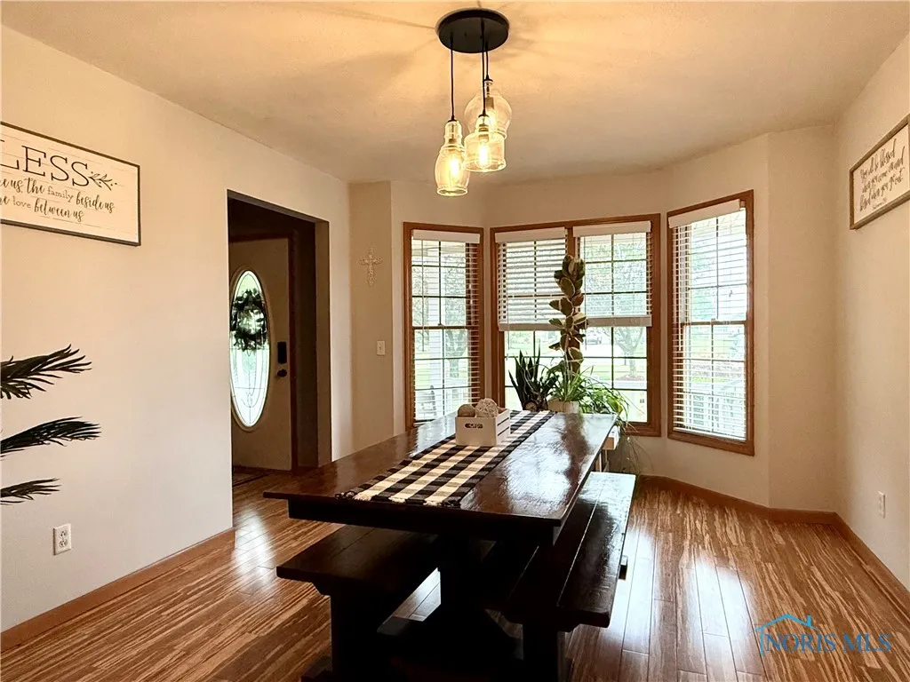 810 Greenview Avenue, Delta, Ohio 43515, 3 Bedrooms Bedrooms, 8 Rooms Rooms,3 BathroomsBathrooms,Residential,For Sale,Greenview,6133625