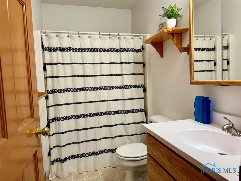 810 Greenview Avenue, Delta, Ohio 43515, 3 Bedrooms Bedrooms, 8 Rooms Rooms,3 BathroomsBathrooms,Residential,For Sale,Greenview,6133625