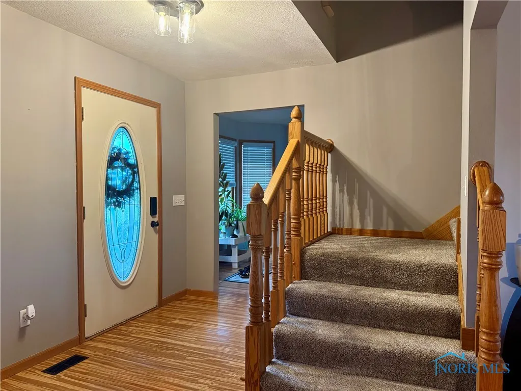 810 Greenview Avenue, Delta, Ohio 43515, 3 Bedrooms Bedrooms, 8 Rooms Rooms,3 BathroomsBathrooms,Residential,For Sale,Greenview,6133625