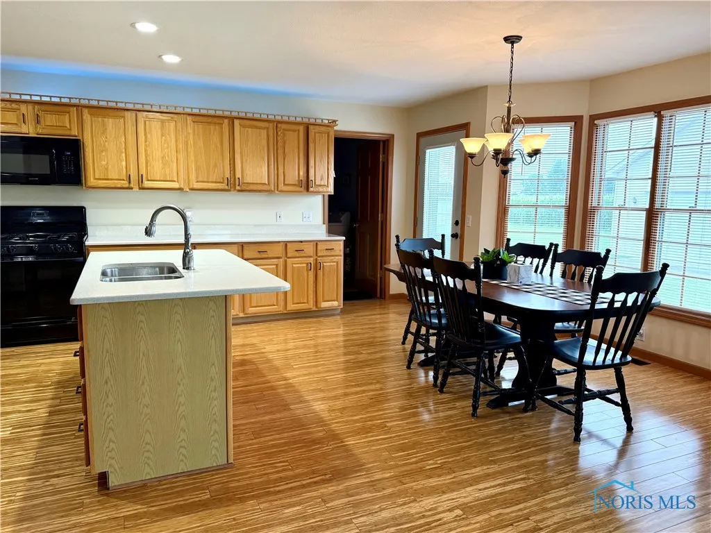 810 Greenview Avenue, Delta, Ohio 43515, 3 Bedrooms Bedrooms, 8 Rooms Rooms,3 BathroomsBathrooms,Residential,For Sale,Greenview,6133625