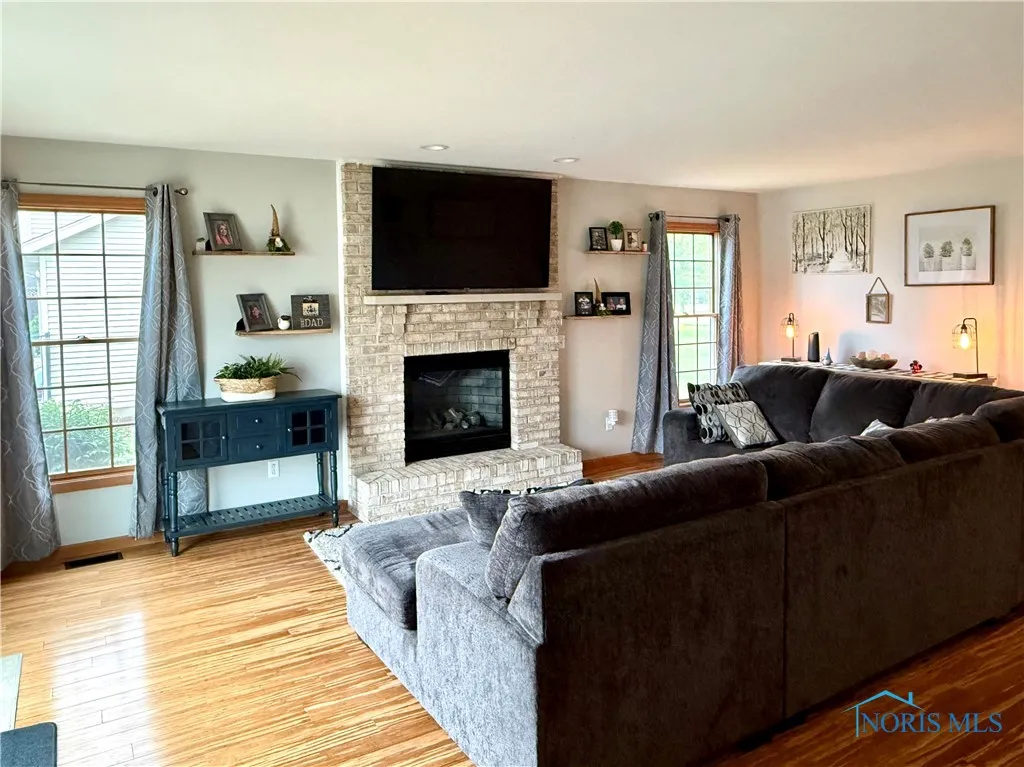 810 Greenview Avenue, Delta, Ohio 43515, 3 Bedrooms Bedrooms, 8 Rooms Rooms,3 BathroomsBathrooms,Residential,For Sale,Greenview,6133625