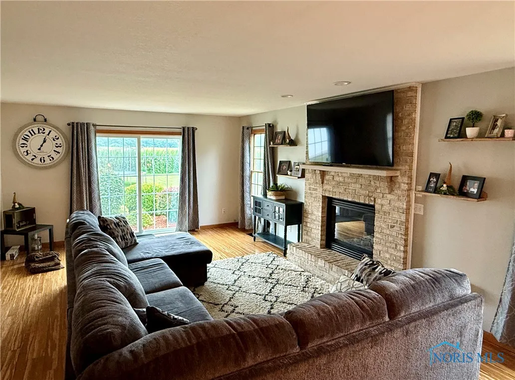 810 Greenview Avenue, Delta, Ohio 43515, 3 Bedrooms Bedrooms, 8 Rooms Rooms,3 BathroomsBathrooms,Residential,For Sale,Greenview,6133625