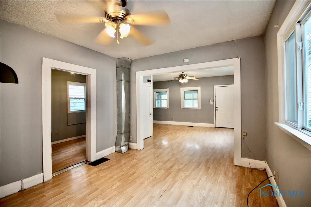 1333 Peck Street, Toledo, Ohio 43608, 3 Bedrooms Bedrooms, 7 Rooms Rooms,2 BathroomsBathrooms,Residential,For Sale,Peck,6133636