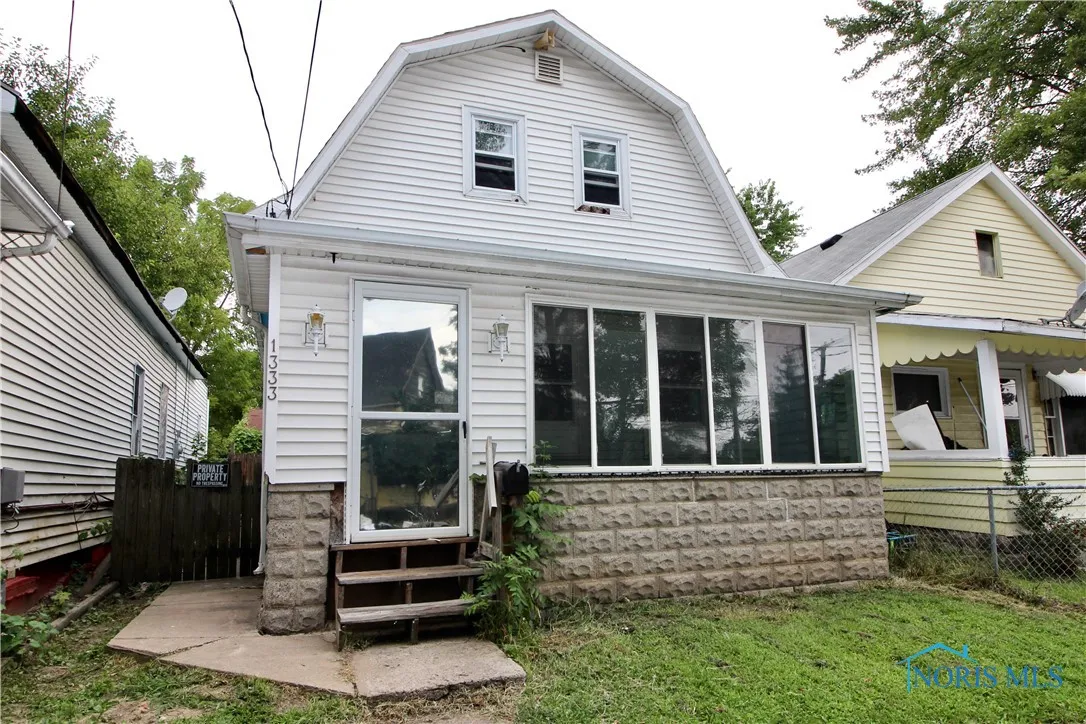 1333 Peck Street, Toledo, Ohio 43608, 3 Bedrooms Bedrooms, 7 Rooms Rooms,2 BathroomsBathrooms,Residential,For Sale,Peck,6133636