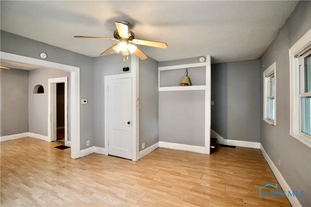 1333 Peck Street, Toledo, Ohio 43608, 3 Bedrooms Bedrooms, 7 Rooms Rooms,2 BathroomsBathrooms,Residential,For Sale,Peck,6133636