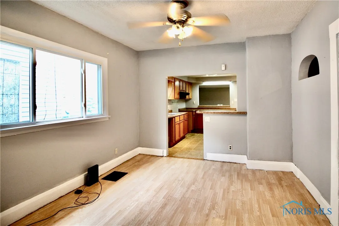 1333 Peck Street, Toledo, Ohio 43608, 3 Bedrooms Bedrooms, 7 Rooms Rooms,2 BathroomsBathrooms,Residential,For Sale,Peck,6133636