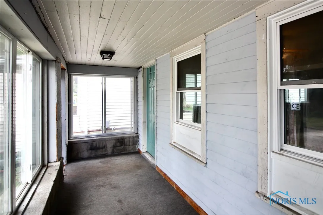 1333 Peck Street, Toledo, Ohio 43608, 3 Bedrooms Bedrooms, 7 Rooms Rooms,2 BathroomsBathrooms,Residential,For Sale,Peck,6133636