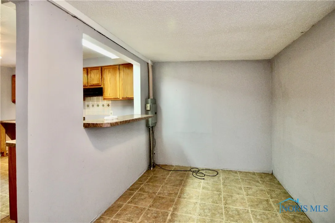 1333 Peck Street, Toledo, Ohio 43608, 3 Bedrooms Bedrooms, 7 Rooms Rooms,2 BathroomsBathrooms,Residential,For Sale,Peck,6133636
