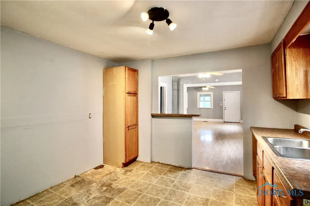 1333 Peck Street, Toledo, Ohio 43608, 3 Bedrooms Bedrooms, 7 Rooms Rooms,2 BathroomsBathrooms,Residential,For Sale,Peck,6133636