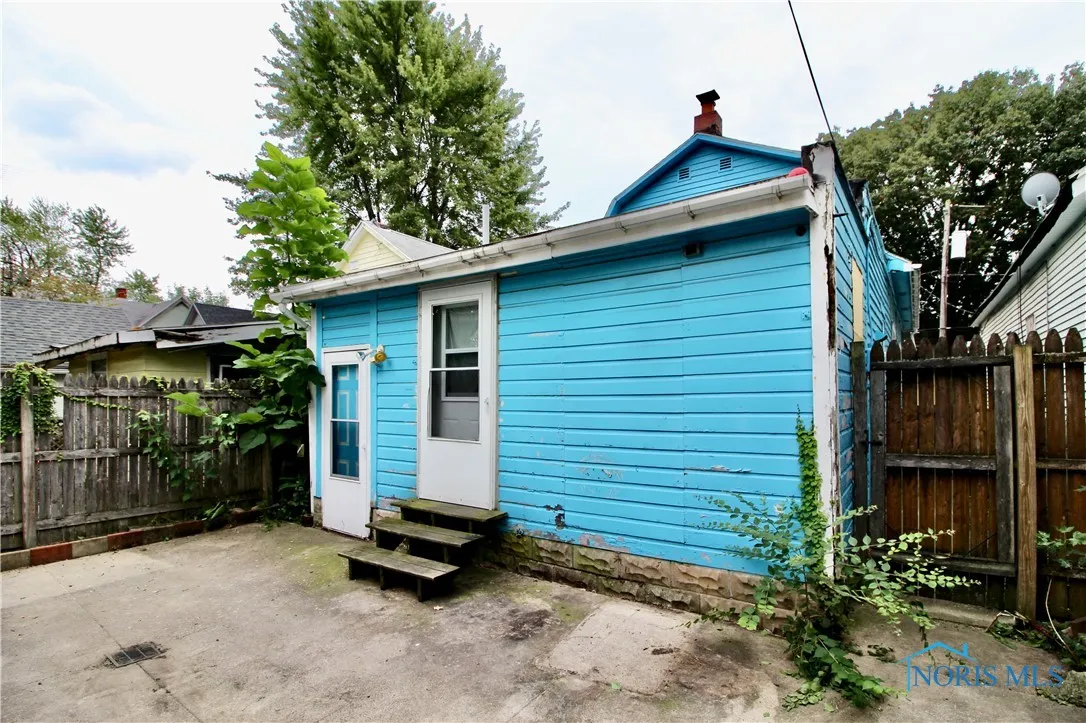 1333 Peck Street, Toledo, Ohio 43608, 3 Bedrooms Bedrooms, 7 Rooms Rooms,2 BathroomsBathrooms,Residential,For Sale,Peck,6133636
