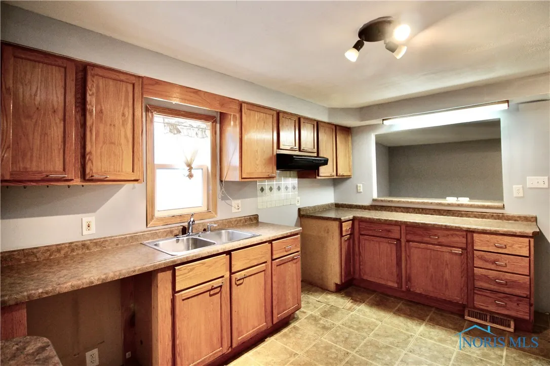 1333 Peck Street, Toledo, Ohio 43608, 3 Bedrooms Bedrooms, 7 Rooms Rooms,2 BathroomsBathrooms,Residential,For Sale,Peck,6133636