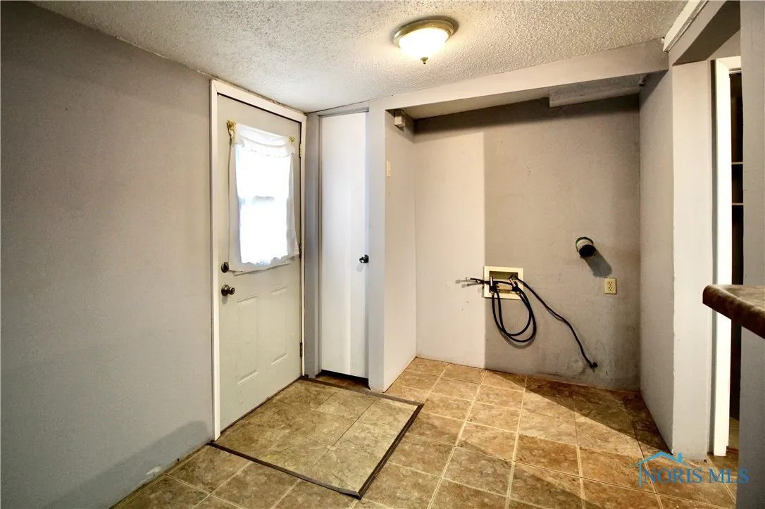 1333 Peck Street, Toledo, Ohio 43608, 3 Bedrooms Bedrooms, 7 Rooms Rooms,2 BathroomsBathrooms,Residential,For Sale,Peck,6133636