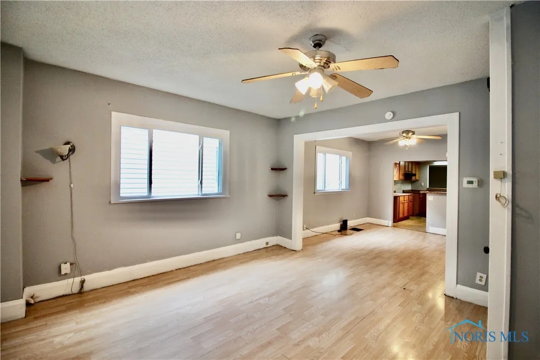 1333 Peck Street, Toledo, Ohio 43608, 3 Bedrooms Bedrooms, 7 Rooms Rooms,2 BathroomsBathrooms,Residential,For Sale,Peck,6133636
