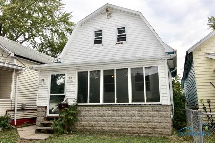 1333 Peck Street, Toledo, Ohio 43608, 3 Bedrooms Bedrooms, 7 Rooms Rooms,2 BathroomsBathrooms,Residential,For Sale,Peck,6133636