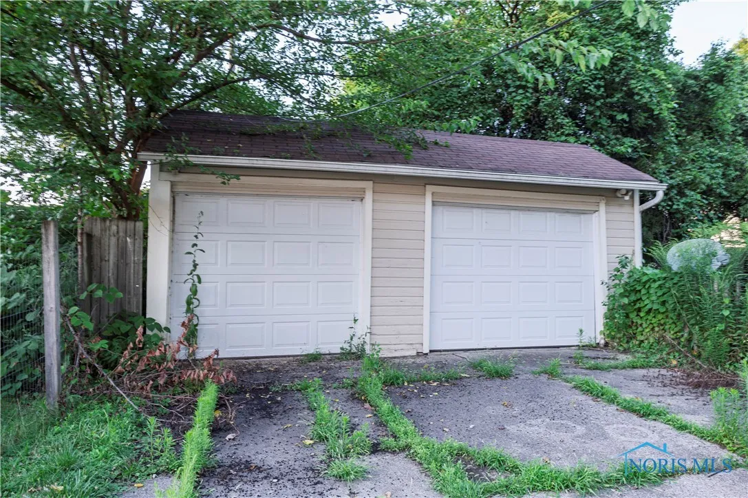 1664 Hagley Road, Toledo, Ohio 43612, 3 Bedrooms Bedrooms, 7 Rooms Rooms,1 BathroomBathrooms,Residential,For Sale,Hagley,6133619
