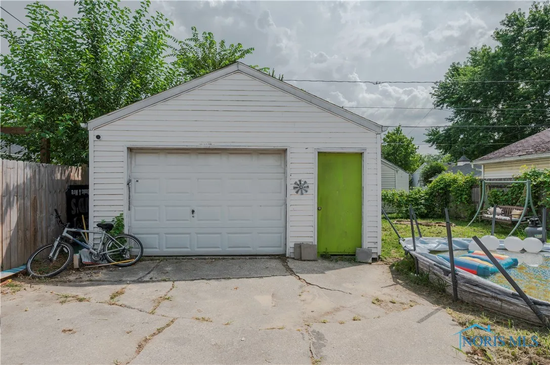 23 W Capistrano Avenue, Toledo, Ohio 43612, 3 Bedrooms Bedrooms, 5 Rooms Rooms,2 BathroomsBathrooms,Residential,For Sale,Capistrano,6133623